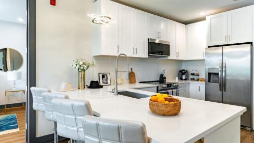 Rolling Mill Hill Casa | Lindsley by AvantStay Balcony Modern Design A Downtown Location
