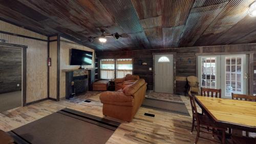 Red River Casa | Line Shack On Tenderfoot Trail With High Speed Wifi
