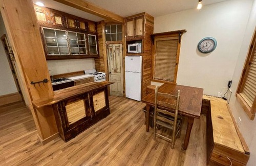 Linglestown Casa | Linglestown Apartment. Washer & dryer, free parking, 15 minutes to Hershey!
