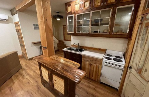 Linglestown Casa | Linglestown Apartment. Washer & dryer, free parking, 15 minutes to Hershey!