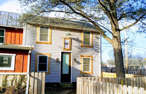 Linglestown Casa | Linglestown Apartment. Washer & dryer, free parking, 15 minutes to Hershey!