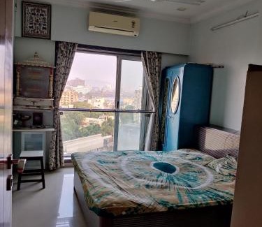 Santacruz West Apartamento | Linking Road Market : 3bhk apt