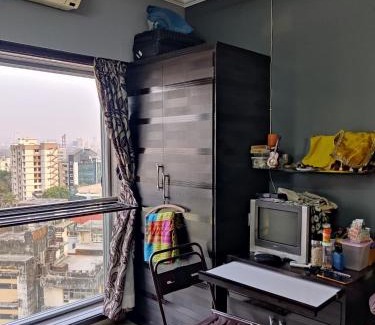 Santacruz West Apartamento | Linking Road Market : 3bhk apt