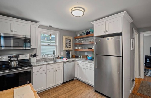 Southwick Casa | Completamente renovado lakeview Cottage, Southwick, MA