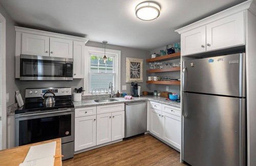 Southwick Casa | Completamente renovado lakeview Cottage, Southwick, MA