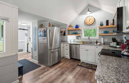 Southwick Casa | Linny’s Lake Retreat, Family-Friendly & Dock Access