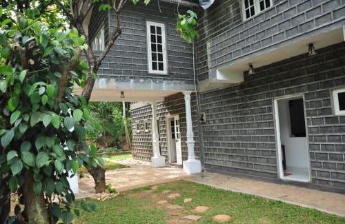 Peradeniya Hotel | Linwood Bungalow