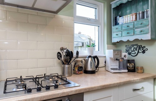 Horsham Casa | Lion House - Designer 4 Bed Urban Oasis Townhouse