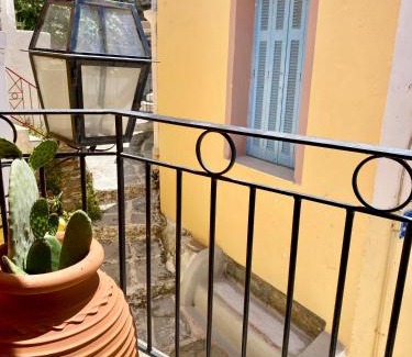 Ioulida Casa | Lion House I