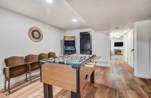 Central Colorado Springs Casa | Lion Lodge - Prime Spot Game Room Hot Tub Fire Pit