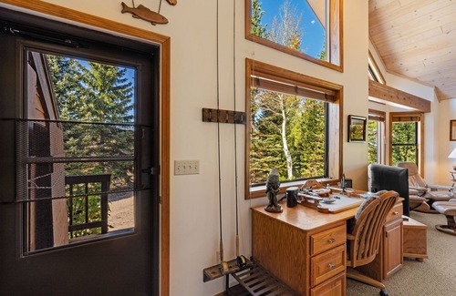 Lazy Acres Casa | Lionhead Retreat - A wonderful home located outside of West Yellowstone