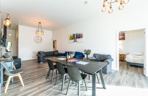 Newark upon Trent Casa | LIONHEART LARGE LUXURY LODGE - Sleeps 10- Dog Friendly,Near Sherwood Forest at Fairview Farm Nottingham great for Family Gatherings ,Groups ,Parties