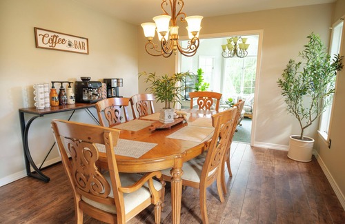 Reedsville Casa | Lions Den. Pool-Hot Tub-EspressoBar-Stadium 30 Min