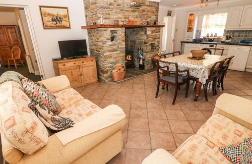 Union Hall Cabaña | LIS-ARDAGH COTTAGE 1, family friendly in Union Hall, County Cork