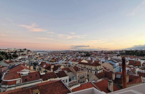 Alfama Apartamento | Lisbon Oasis: Stunning Home with Breathtaking View