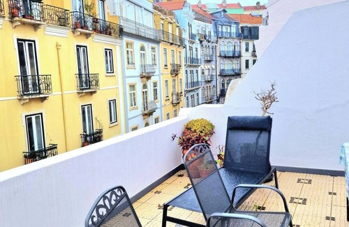 Alfama Apartamento | Lisbon Oasis: Stunning Home with Breathtaking View