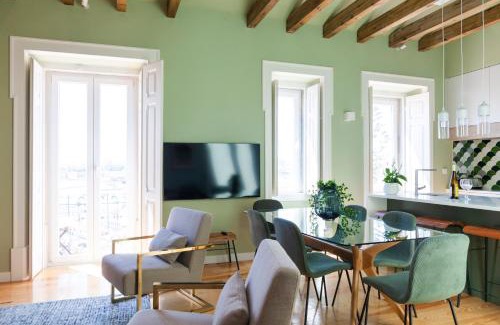 Sao Cristovao e Sao Lourenco Apartamento | Lisbon Panoramic View -3Bedrs+3Baths+ Balconies+AC