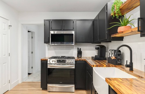 Oak Cliff Casa | Listen Linda, 5 Bedroom Home Near Bishop Arts