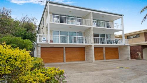 Woorim Casa | LISTEN TO THE SURF from Rickman Pde, Woorim