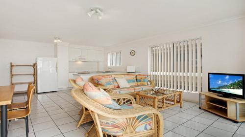 Woorim Casa | LISTEN TO THE SURF from Rickman Pde, Woorim