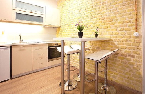 Old Town Apartamento | Liston Plaza Suite - renovated apartment in the heart of Corfu Old Town