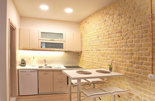 Old Town Apartamento | Liston Plaza Suite - renovated apartment in the heart of Corfu Old Town