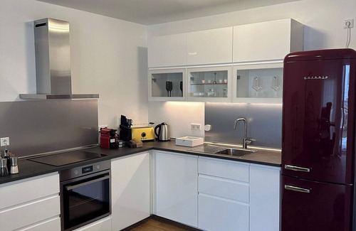 Sudliche Innenstadt Apartamento | LiT LiVING: Luxus | Box SprIng | Parking | Garden