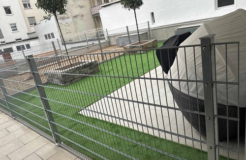 Sudliche Innenstadt Apartamento | LiT LiVING: Luxus | Box SprIng | Parking | Garden