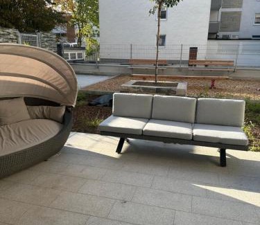 Sudliche Innenstadt Apartamento | Lit Living: Luxus - Box Spring - Parking - Terrace