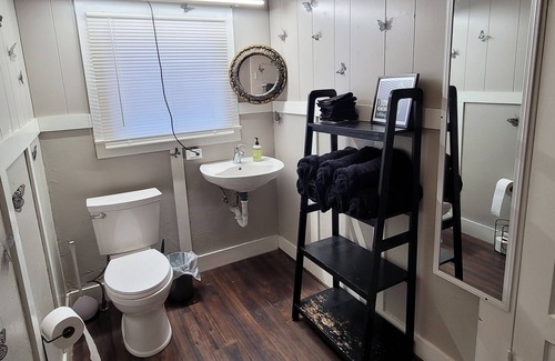 Harper Cabaña | Little 1950's country cottage is peaceful and simple.