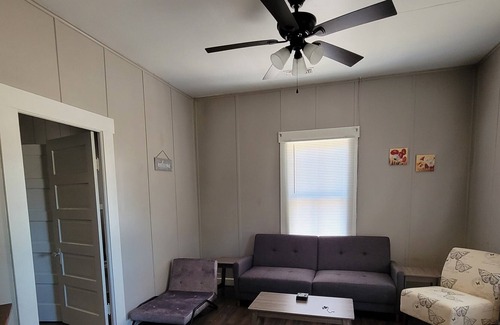 Harper Cabaña | Little 1950's country cottage is peaceful and simple.