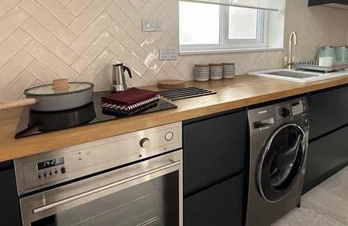 Broad Oak Casa | Little Acorns Bungalow Nestled just outside of City Centre