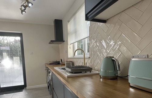 Broad Oak Casa | Little Acorns Bungalow Nestled just outside of City Centre