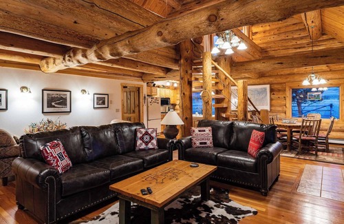 Bozeman Cabina | Little Bear Lodge - Spectacular Views & Wildlife