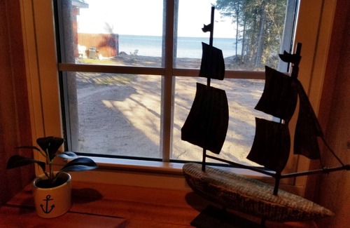Michigan Cabina | *Little Betsy cabin on Lake Superior sandy beach & EV Charger*