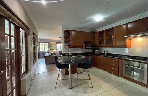 Greater Johannesburg Metropolitan Area Cabaña | Little Big House, Bryanston. Pet friendly 1 Bedroom