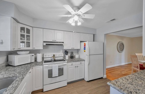 Seminole Casa | Little bit of heaven, 3BR 2BA heated pool, gorgeous yard & <10 min to the beach!