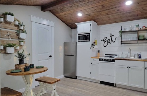 Blocker Casa | Little Blue, Charming Lakefront!