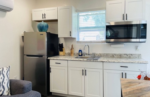 Lake City Cabaña | Little Blue is Brand New Cottage a few miles away from Springs and cave diving