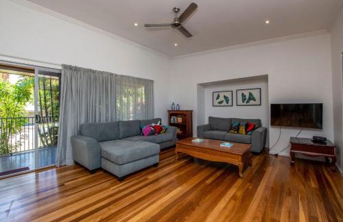 Horseshoe Bay Casa | Little Butterfly