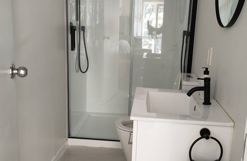 Wellington Cabina | Little Cabin on the South Coast of Wellington
