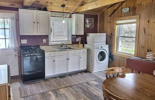 Croydon Casa | Little Cabin Retreat - *Waterfront Access/Dog Friendly*