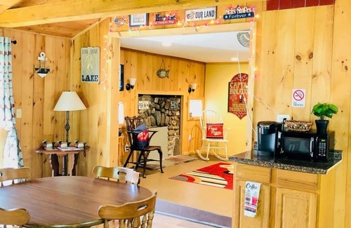 Croydon Casa | Little Cabin Retreat - *Waterfront Access/Dog Friendly*