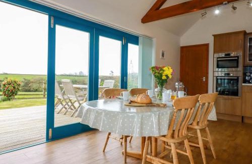 Truro Casa | Little Chywoon Barn