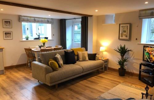 Pulham Casa | Little Coombe, Bookham Court