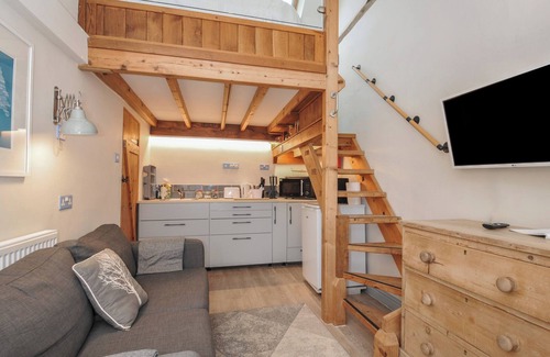 Quethiock Cabaña | LITTLE COOMBE, pet friendly, with a garden in Liskeard