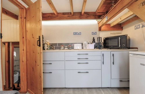 Quethiock Cabaña | LITTLE COOMBE, pet friendly, with a garden in Liskeard