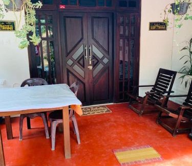 Ambagollapathana Hotel | Little Cottage