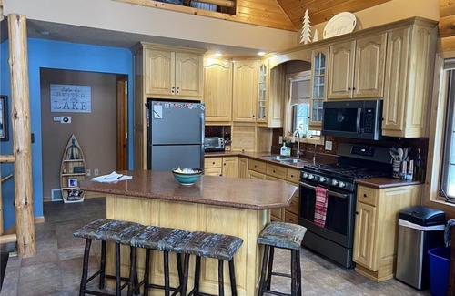 Cameron Chalet De Esquí | Little Cottage On Prairie - Prairie Lake That Is!!!