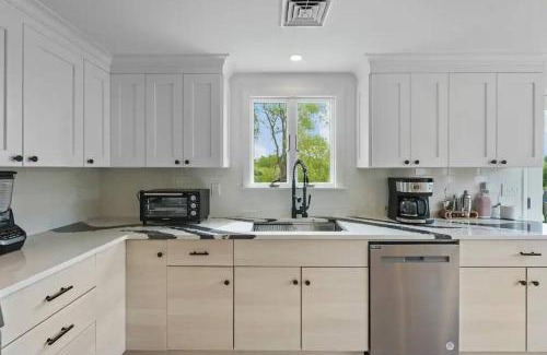 Middletown Casa | Little Creek Retreat - RIBryan Property